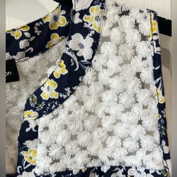 Modern Attraction sleeveless women’s Small floral multicolor Blue White Yellow - Picture 3 of 10